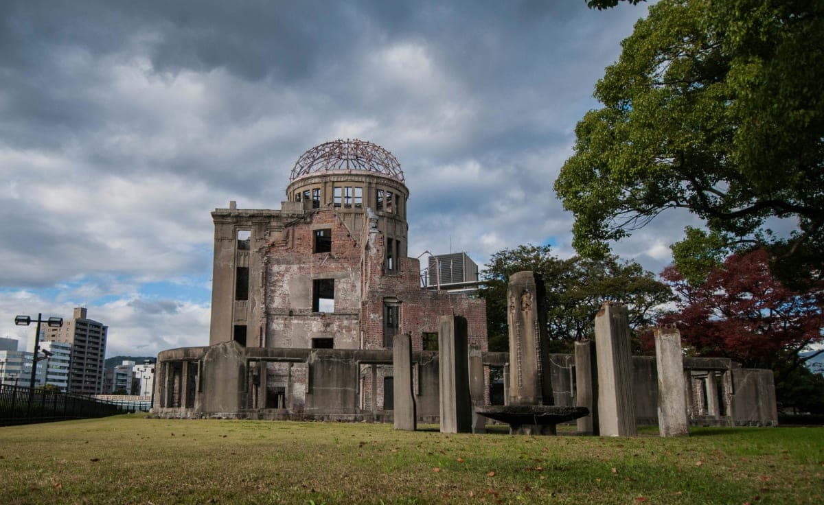 Hiroshima: Miyajima Peace Memorial Icons of Peace and Beauty