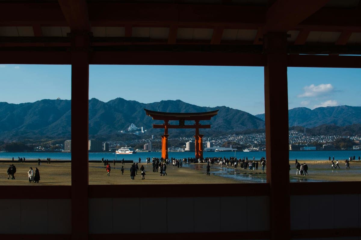 Hiroshima: Miyajima Peace Memorial Icons of Peace and Beauty