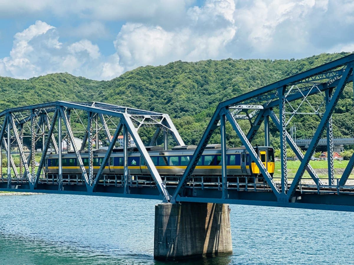 Hakone: Train Pass with Unlimited Rides & Activity Discounts