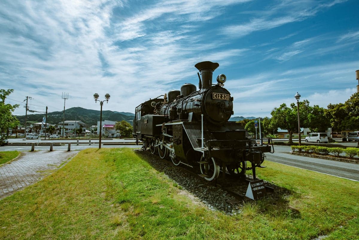 Hakone: Train Pass with Unlimited Rides & Activity Discounts