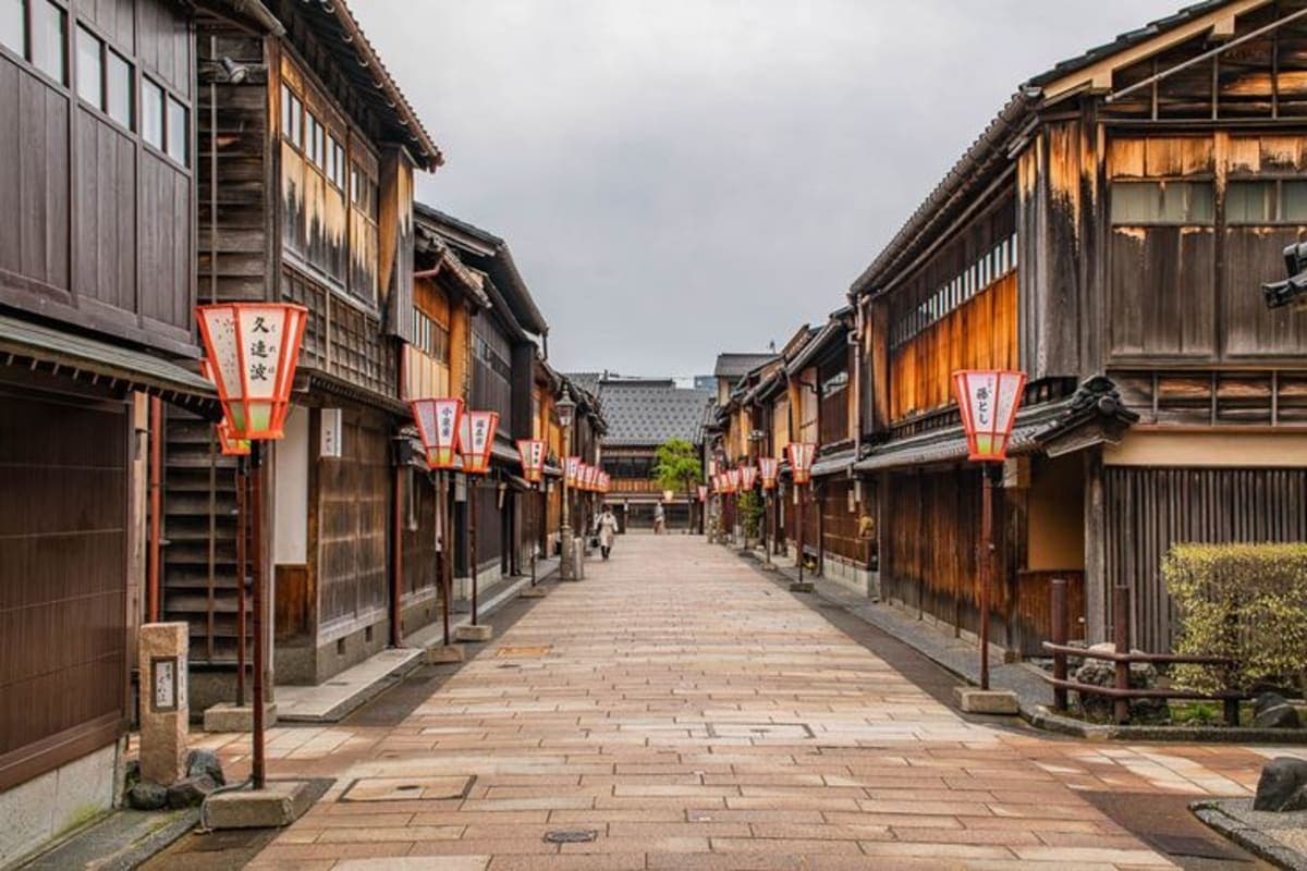 Kanazawa Full Day: Samurai, Matcha & Garden Experience.