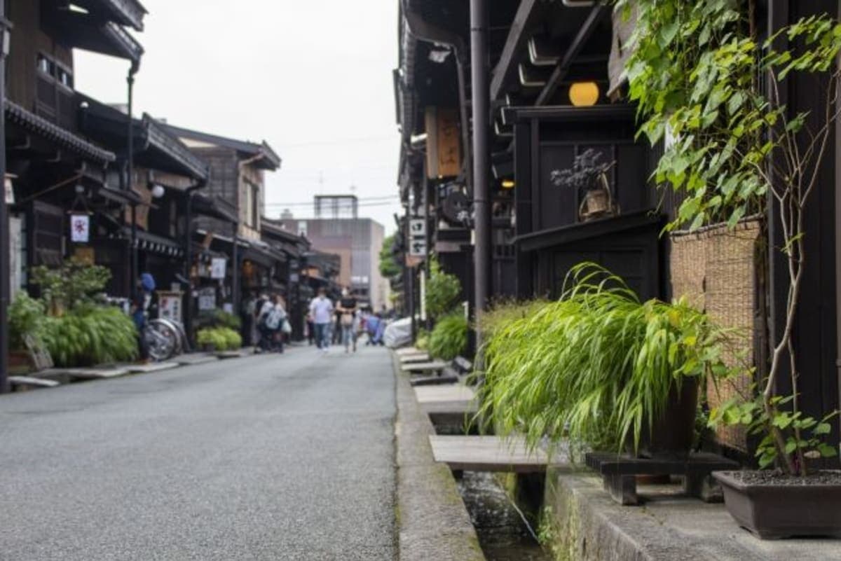 From Kanazawa/Toyama: Shirakawago and Takayama Day Tour