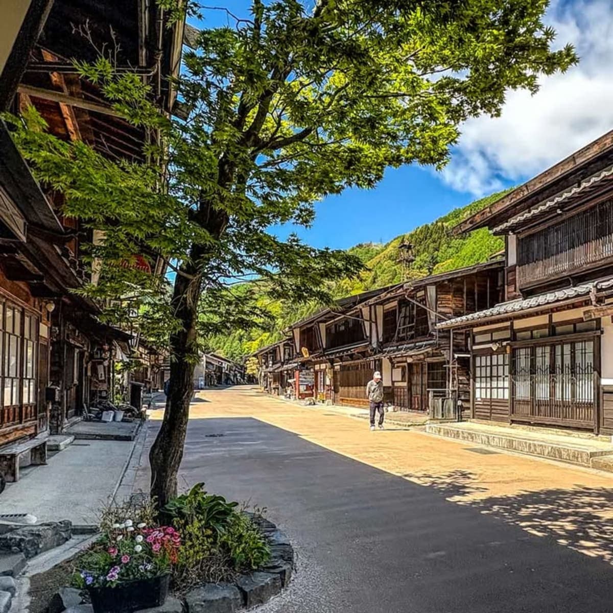 From Kanazawa/Toyama: Shirakawago and Takayama Day Tour