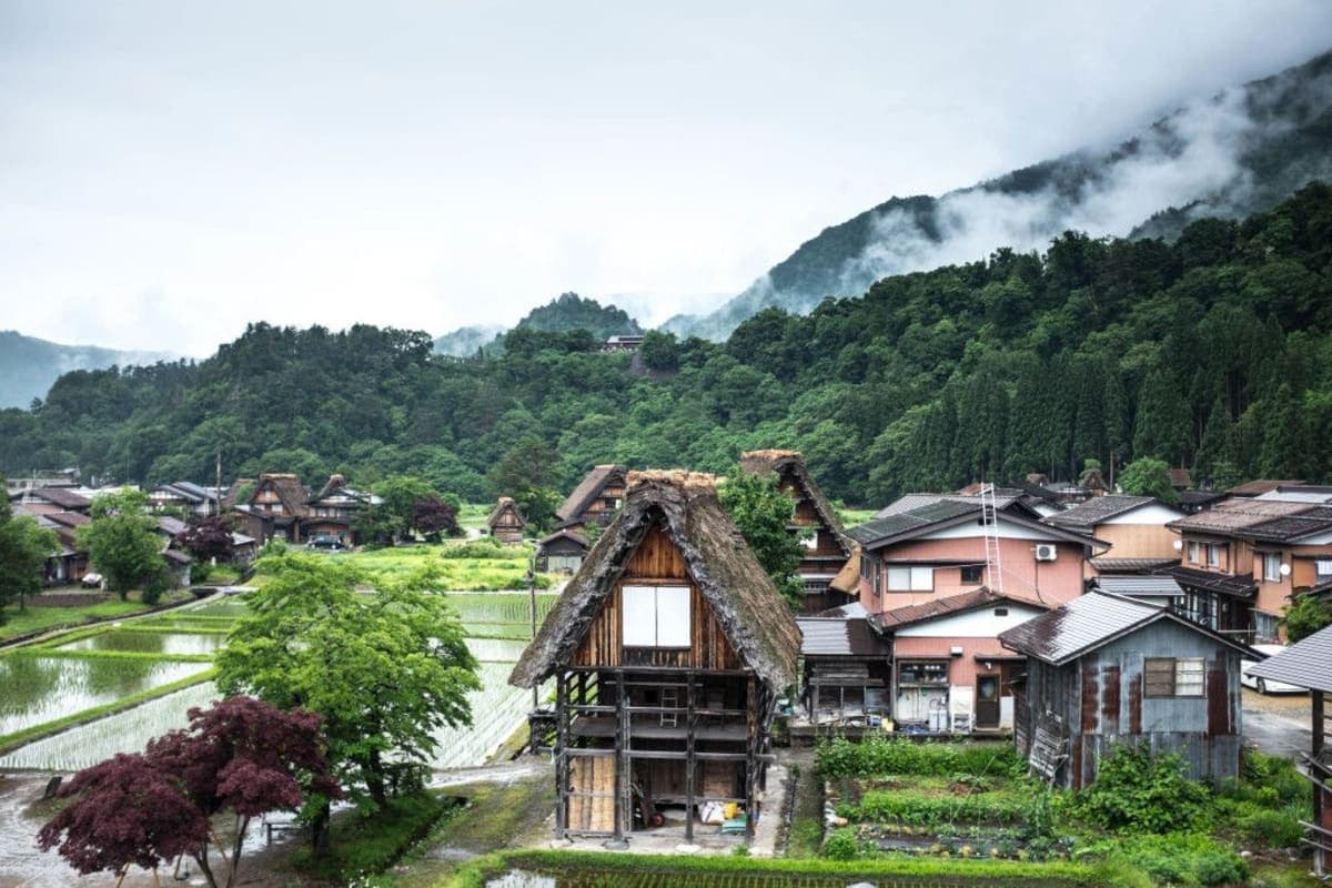 From Kanazawa/Toyama: Shirakawago and Takayama Day Tour