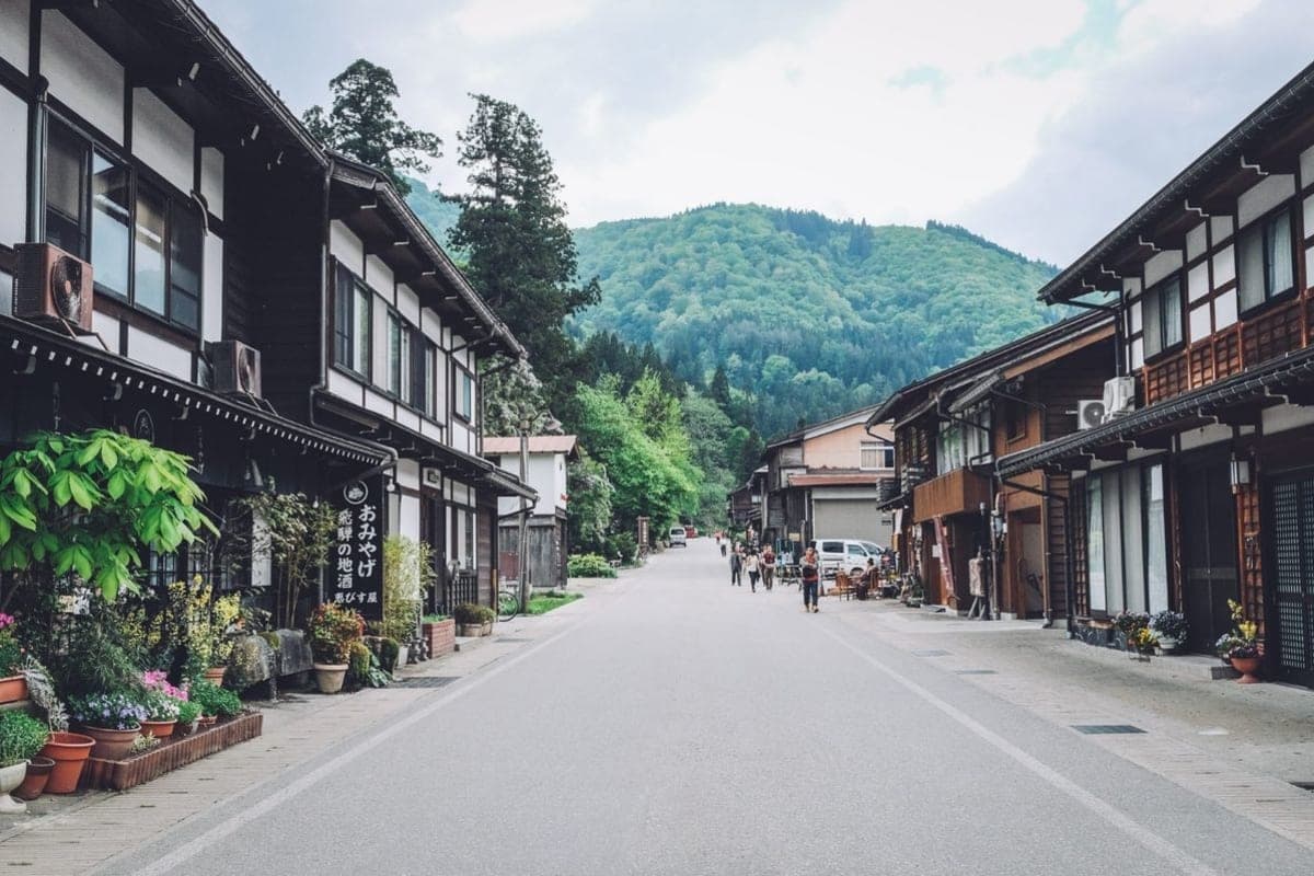 From Kanazawa/Toyama: Shirakawago and Takayama Day Tour