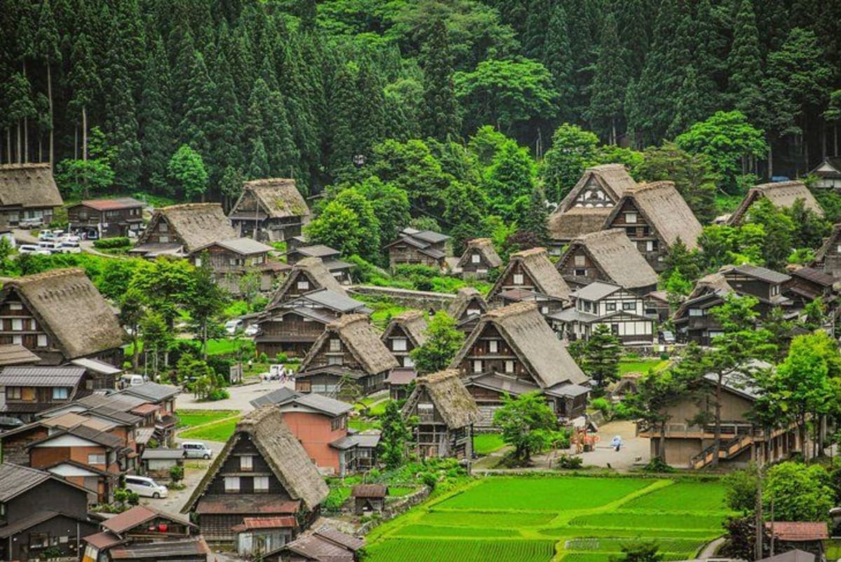 From Kanazawa: Shirakawago, Hida-Furukawa and Takayama Visit
