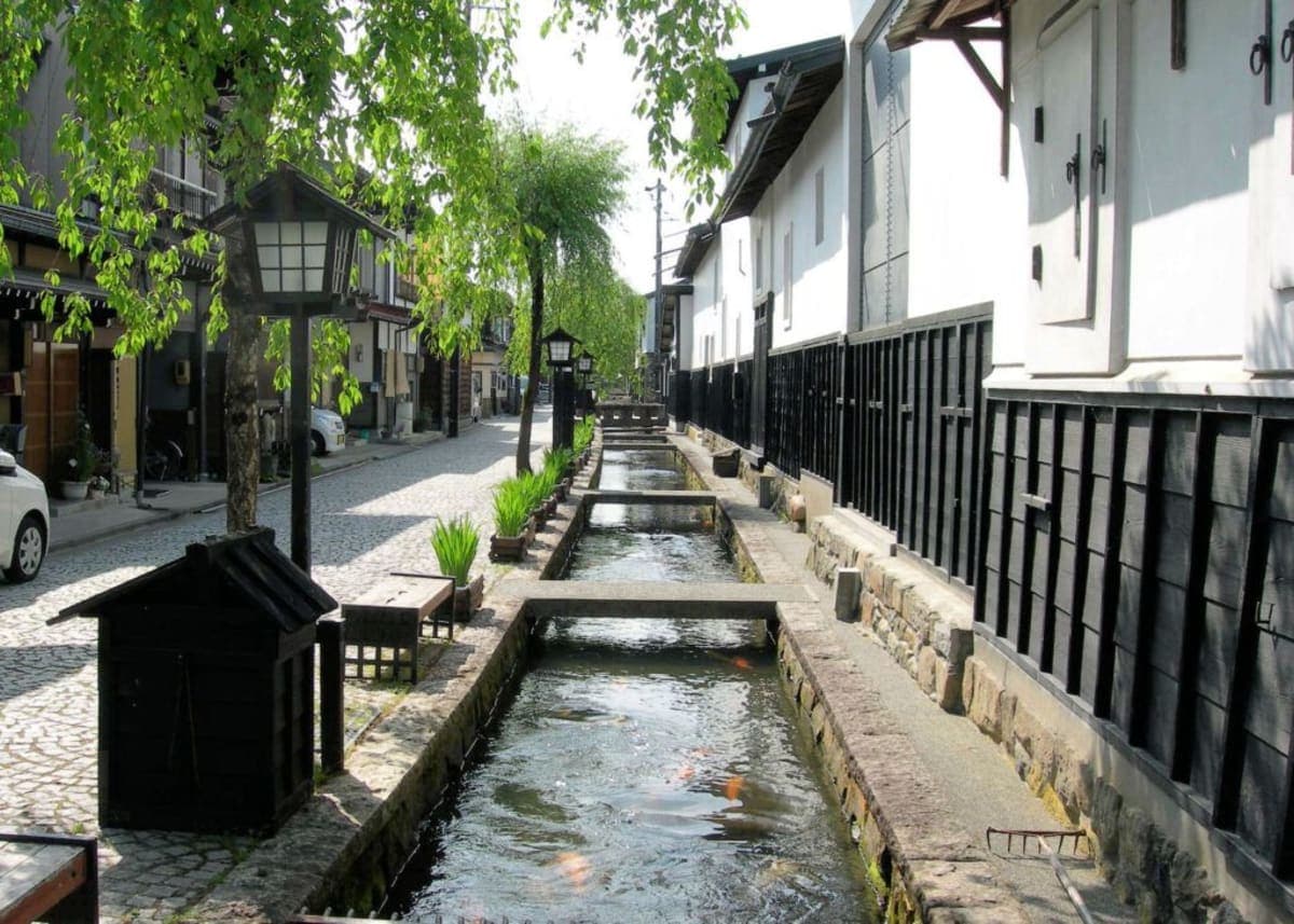 From Kanazawa: Shirakawago, Hida-Furukawa and Takayama Visit