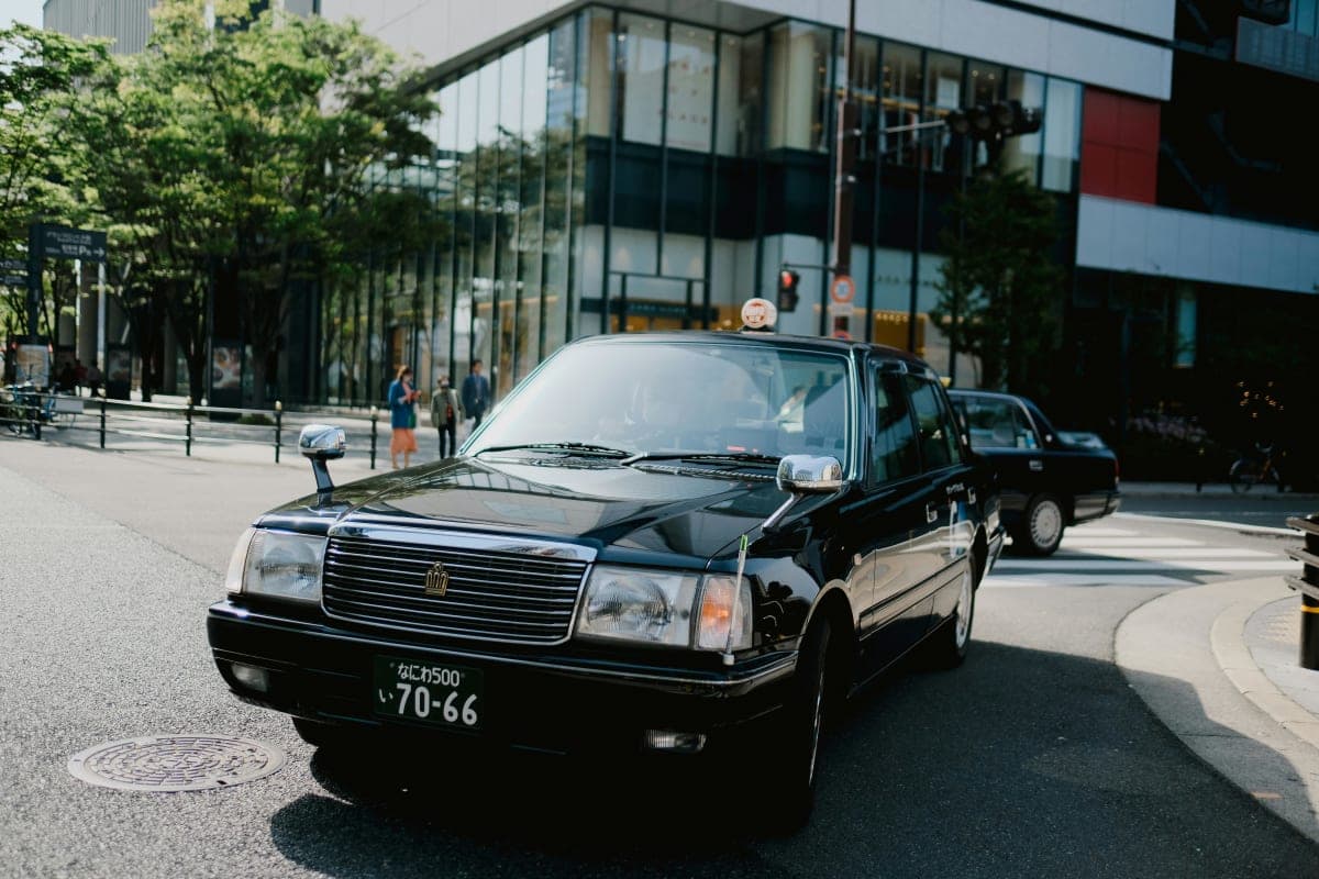 Kyoto:Private Guided Tour on Luxury Vehicle with photography