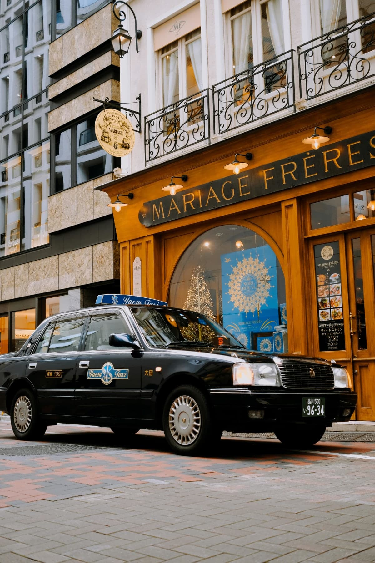 Kyoto:Private Guided Tour on Luxury Vehicle with photography