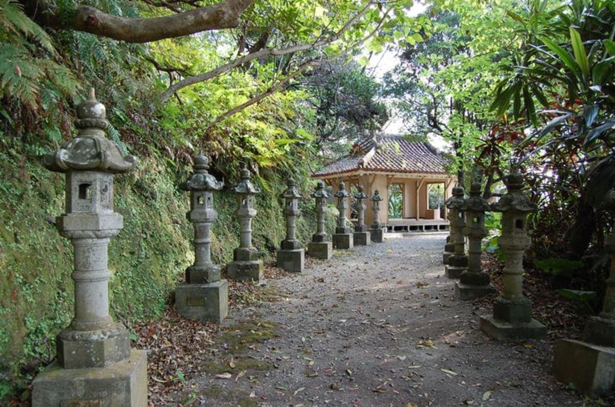 Private shore excursion : Naha Okinawa Shuri Castle & Garden