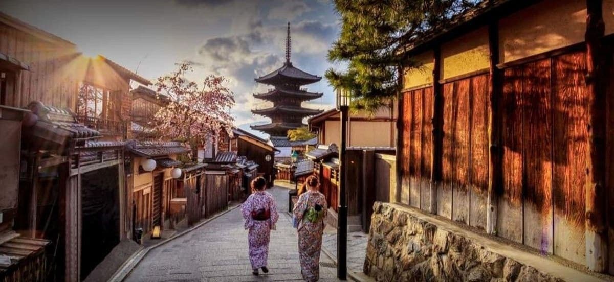 Kyoto:Private Guided Tour on Luxury Vehicle with photography.