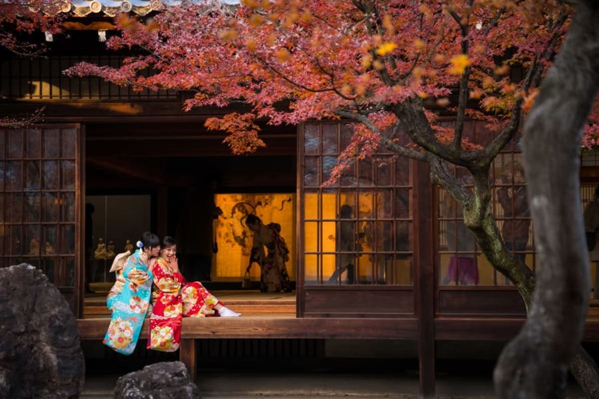 Kyoto:Private Guided Tour on Luxury Vehicle with photography