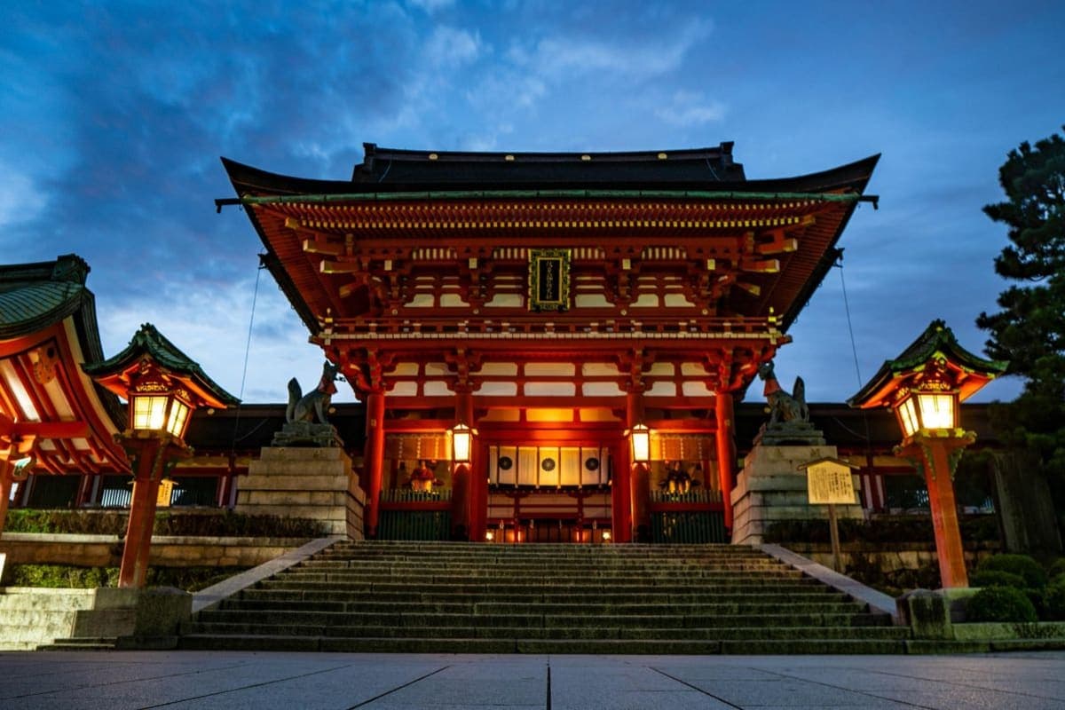 Kyoto: Private Highlights Tour with Guide and Luxury Vehicle
