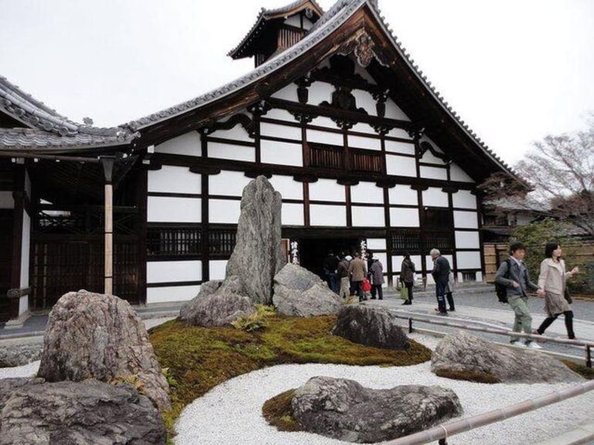 Kyoto: Private Highlights Tour with Guide and Luxury Vehicle